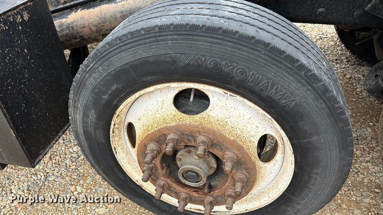 image for item EA7844 2017 Kenworth T880 roll-off container truck