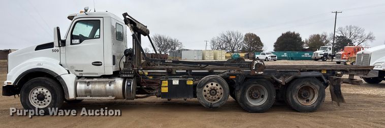 image for item EA7845 2018 Kenworth T880 roll-off container truck