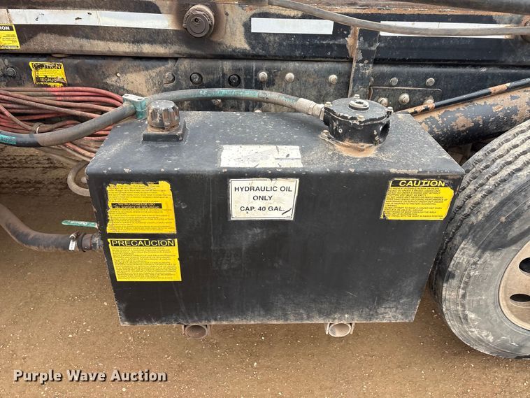 image for item EA7845 2018 Kenworth T880 roll-off container truck