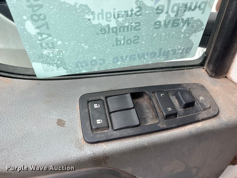 image for item EA7845 2018 Kenworth T880 roll-off container truck