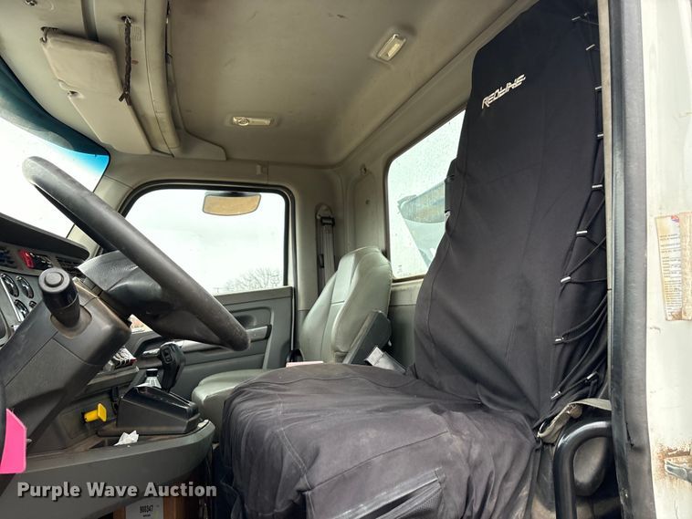 image for item EA7845 2018 Kenworth T880 roll-off container truck