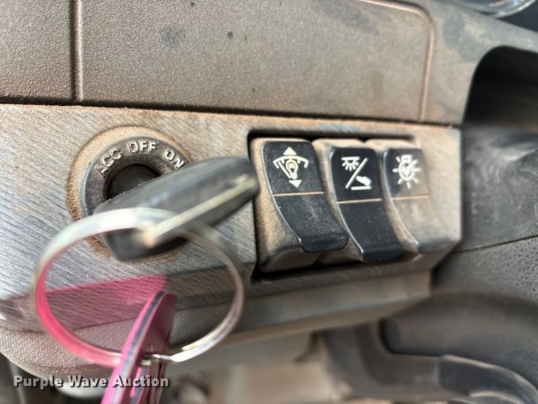 image for item EA7845 2018 Kenworth T880 roll-off container truck