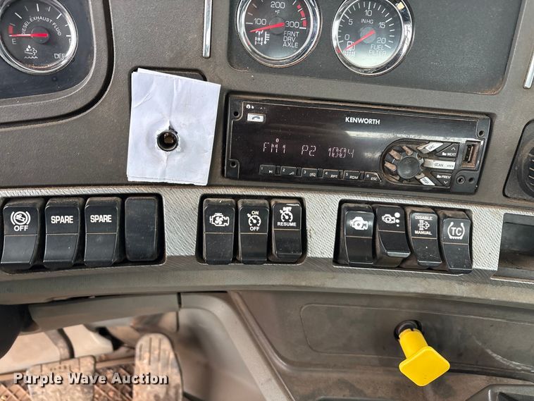 image for item EA7845 2018 Kenworth T880 roll-off container truck