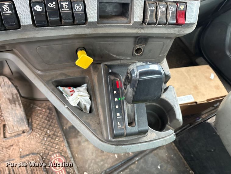 image for item EA7845 2018 Kenworth T880 roll-off container truck