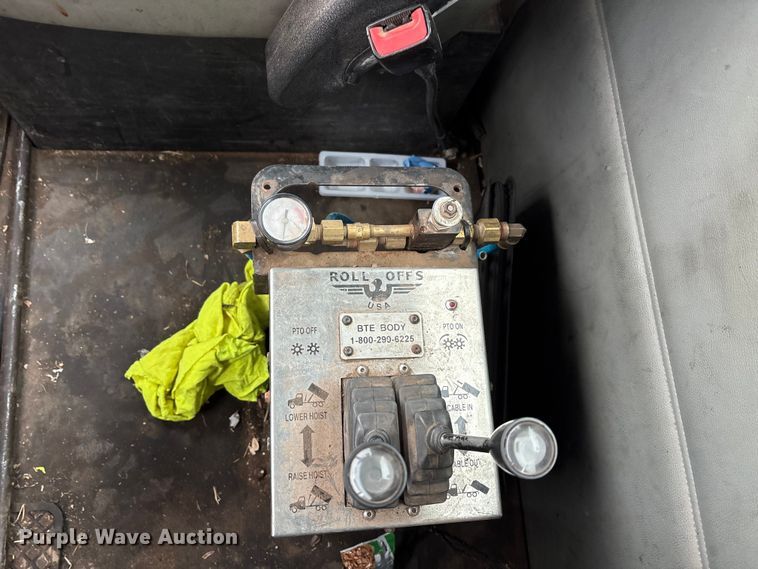 image for item EA7845 2018 Kenworth T880 roll-off container truck