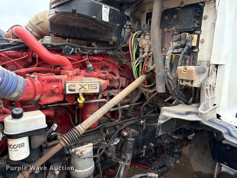 image for item EA7845 2018 Kenworth T880 roll-off container truck