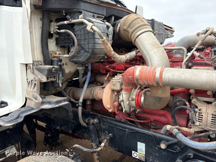 image for item EA7845 2018 Kenworth T880 roll-off container truck