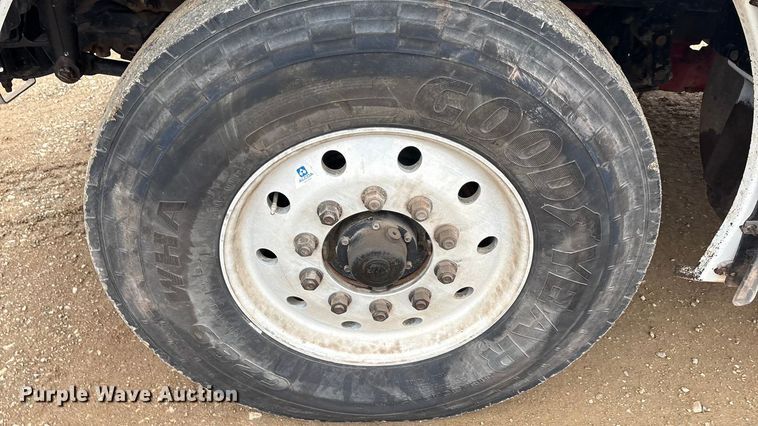 image for item EA7845 2018 Kenworth T880 roll-off container truck