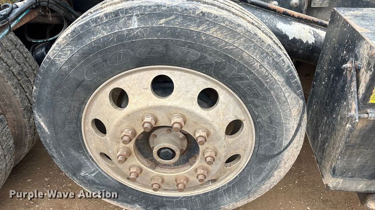 image for item EA7845 2018 Kenworth T880 roll-off container truck