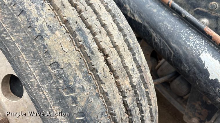 image for item EA7845 2018 Kenworth T880 roll-off container truck