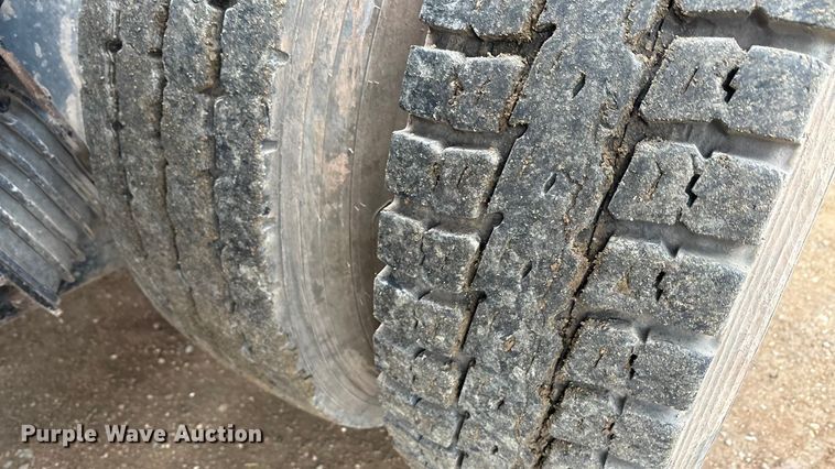 image for item EA7845 2018 Kenworth T880 roll-off container truck