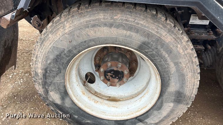 image for item EA7845 2018 Kenworth T880 roll-off container truck