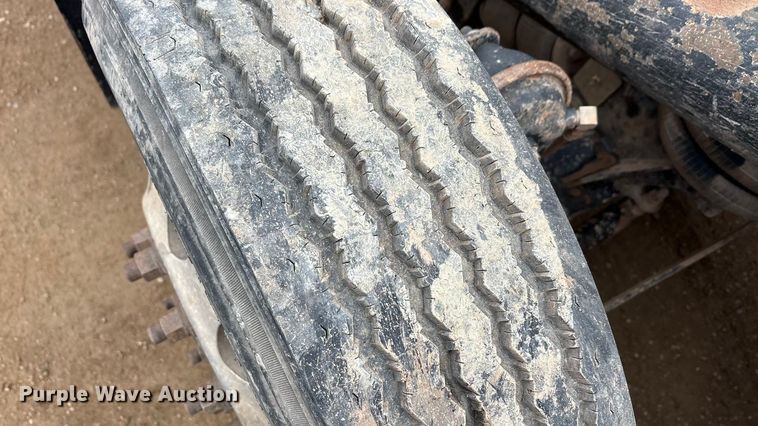 image for item EA7845 2018 Kenworth T880 roll-off container truck