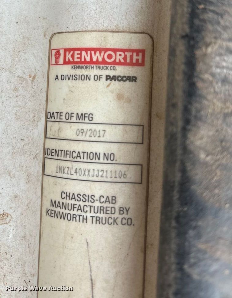 image for item EA7845 2018 Kenworth T880 roll-off container truck