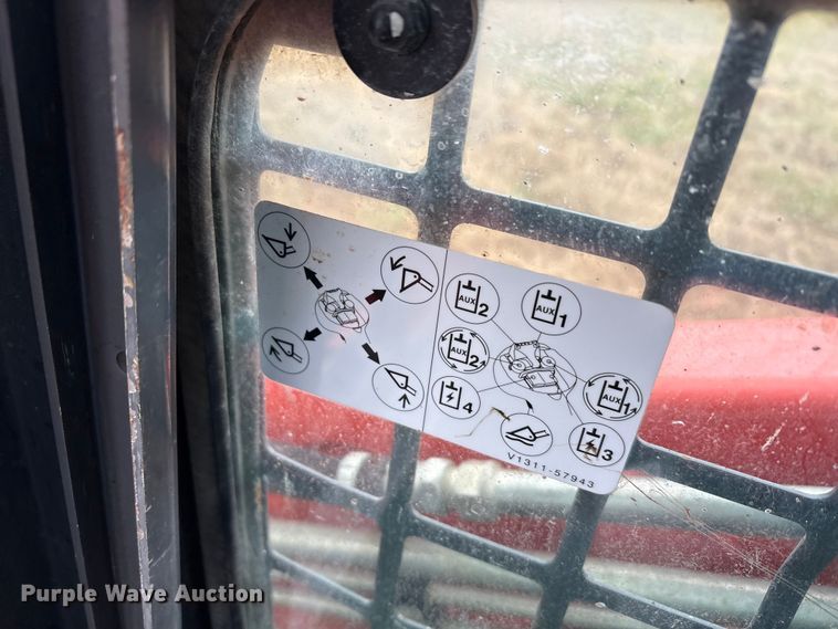 image for item EA7847 2021 Kubota SVL65-2 tracked skid steer loader