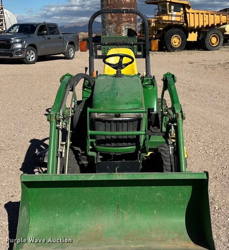 image for item DH8747 2006 John Deere 2305 MFWD tractor