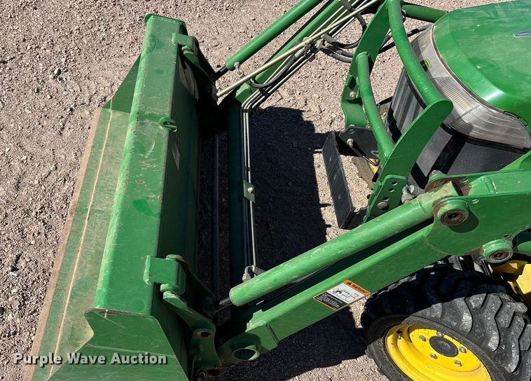 image for item DH8747 2006 John Deere 2305 MFWD tractor