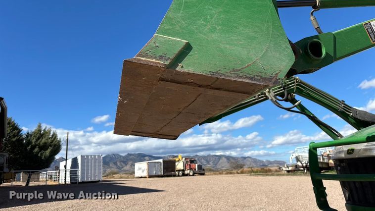 image for item DH8747 2006 John Deere 2305 MFWD tractor