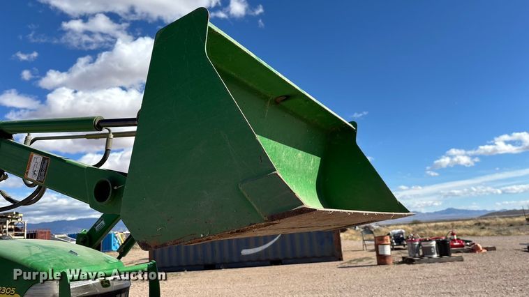 image for item DH8747 2006 John Deere 2305 MFWD tractor