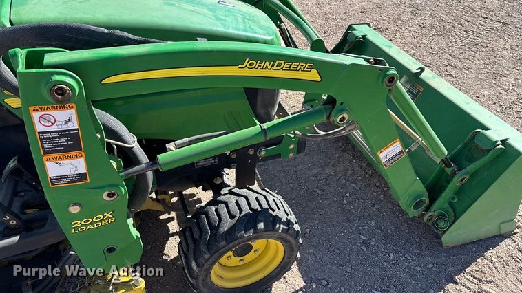 image for item DH8747 2006 John Deere 2305 MFWD tractor