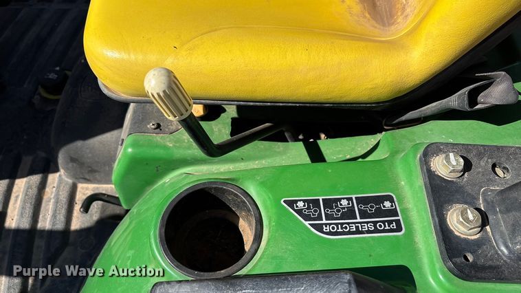 image for item DH8747 2006 John Deere 2305 MFWD tractor