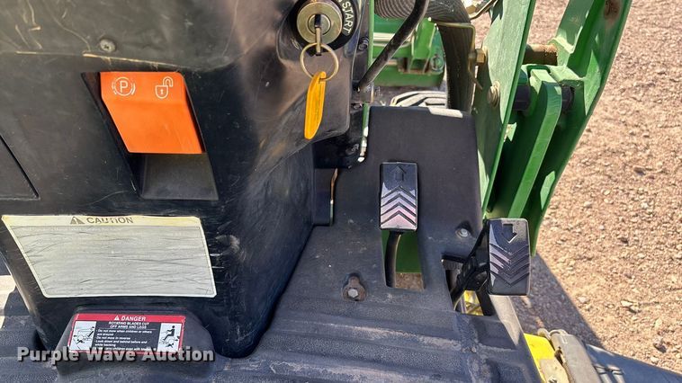 image for item DH8747 2006 John Deere 2305 MFWD tractor