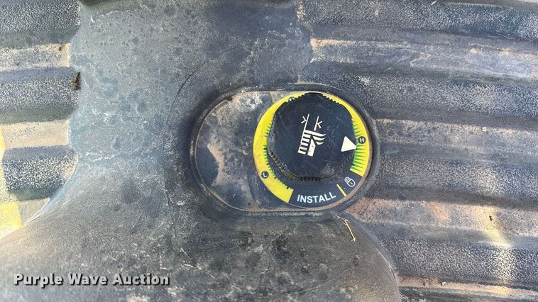 image for item DH8747 2006 John Deere 2305 MFWD tractor