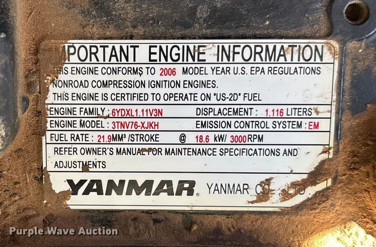 image for item DH8747 2006 John Deere 2305 MFWD tractor