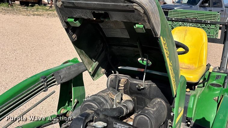 image for item DH8747 2006 John Deere 2305 MFWD tractor