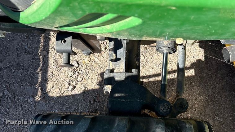 image for item DH8747 2006 John Deere 2305 MFWD tractor