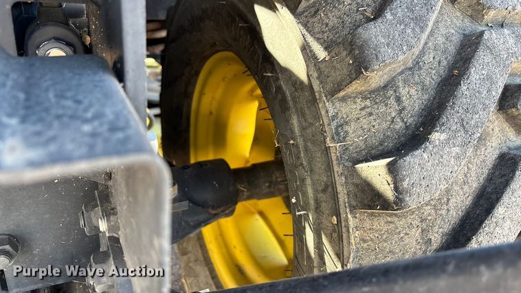 image for item DH8747 2006 John Deere 2305 MFWD tractor