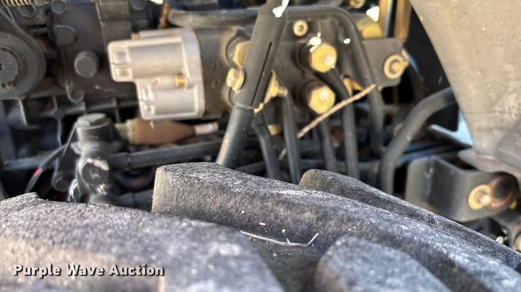 image for item DH8747 2006 John Deere 2305 MFWD tractor