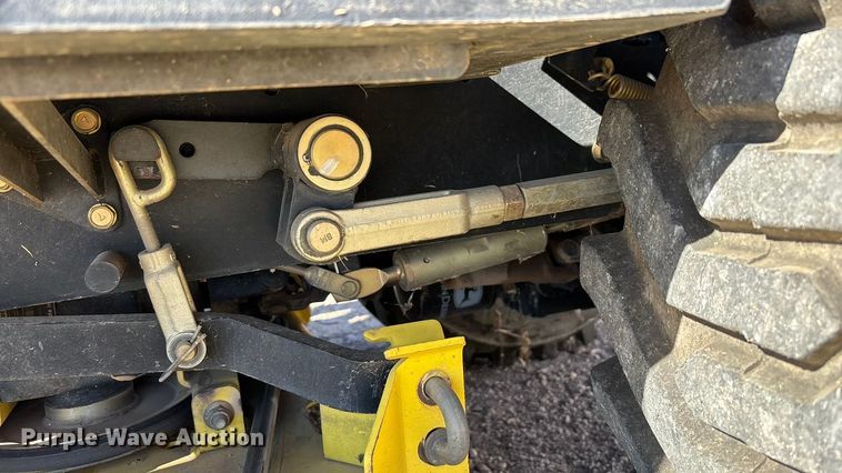 image for item DH8747 2006 John Deere 2305 MFWD tractor