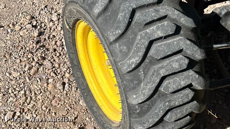 image for item DH8747 2006 John Deere 2305 MFWD tractor