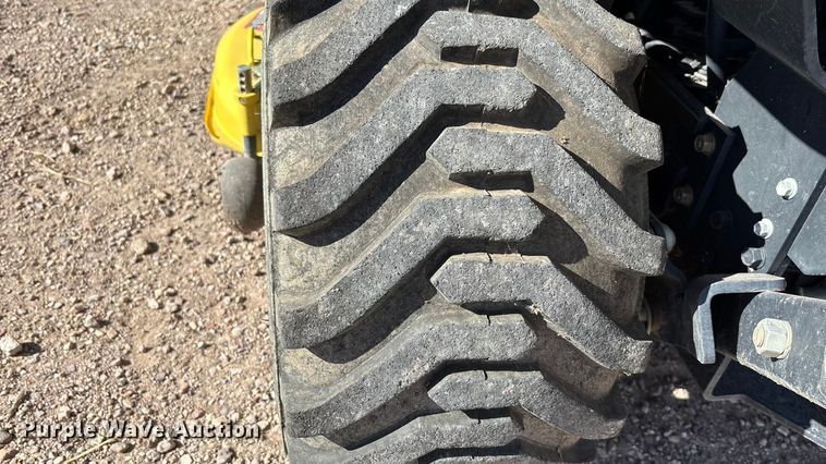 image for item DH8747 2006 John Deere 2305 MFWD tractor