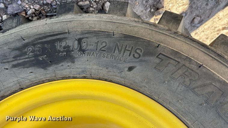 image for item DH8747 2006 John Deere 2305 MFWD tractor