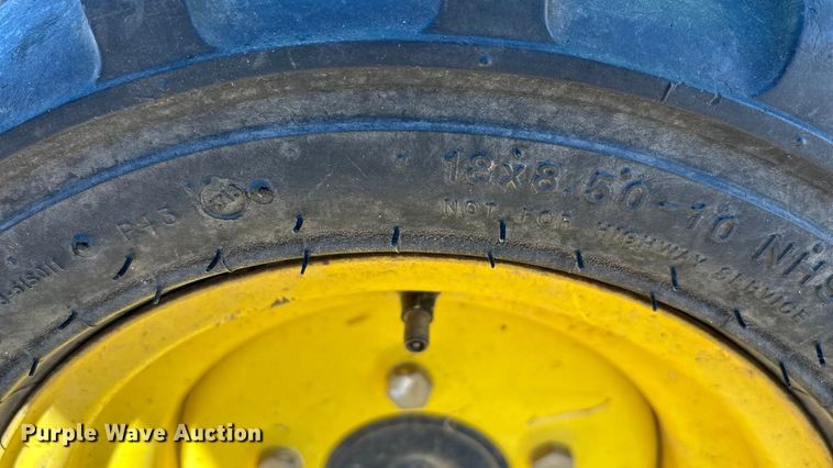 image for item DH8747 2006 John Deere 2305 MFWD tractor