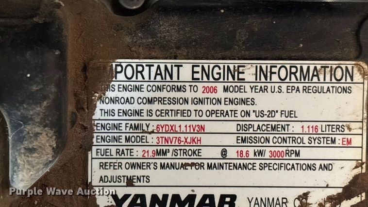 image for item DH8747 2006 John Deere 2305 MFWD tractor