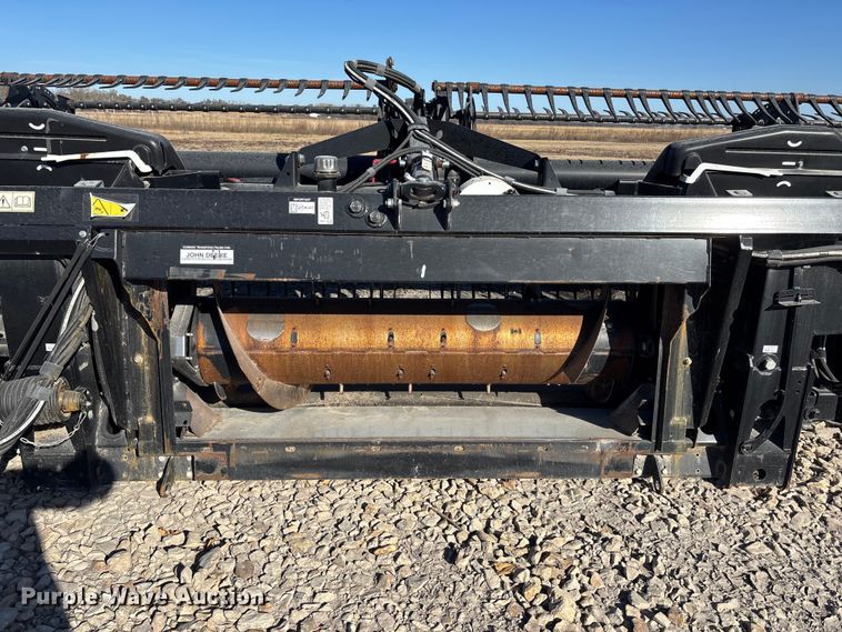 image for item DK0135 2021 MacDon FD140 flex draper head