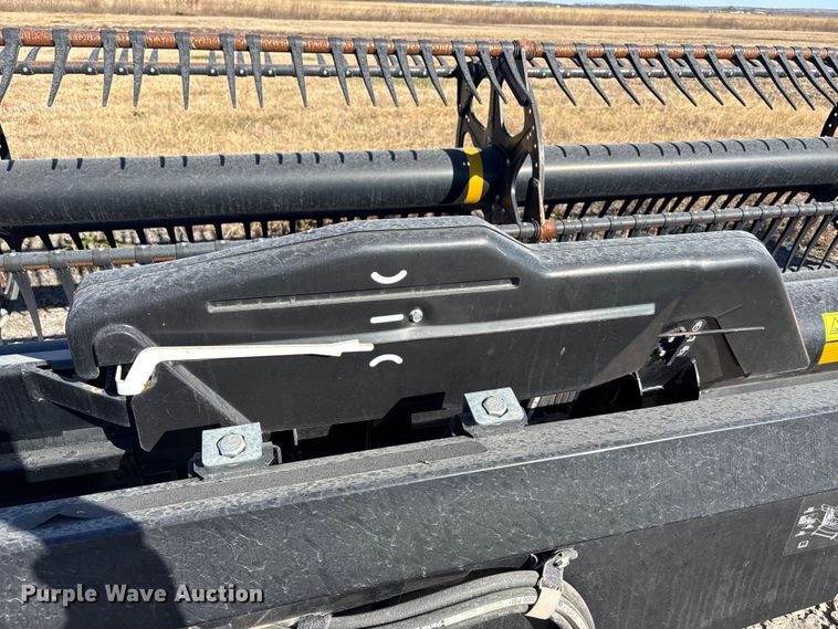 image for item DK0135 2021 MacDon FD140 flex draper head