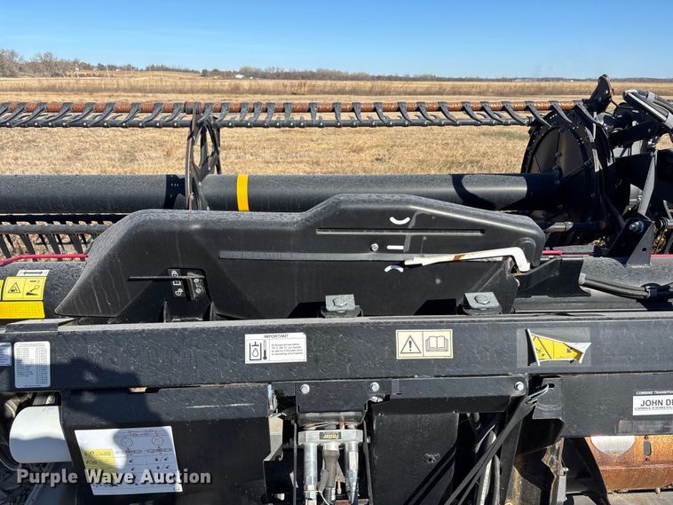 image for item DK0135 2021 MacDon FD140 flex draper head