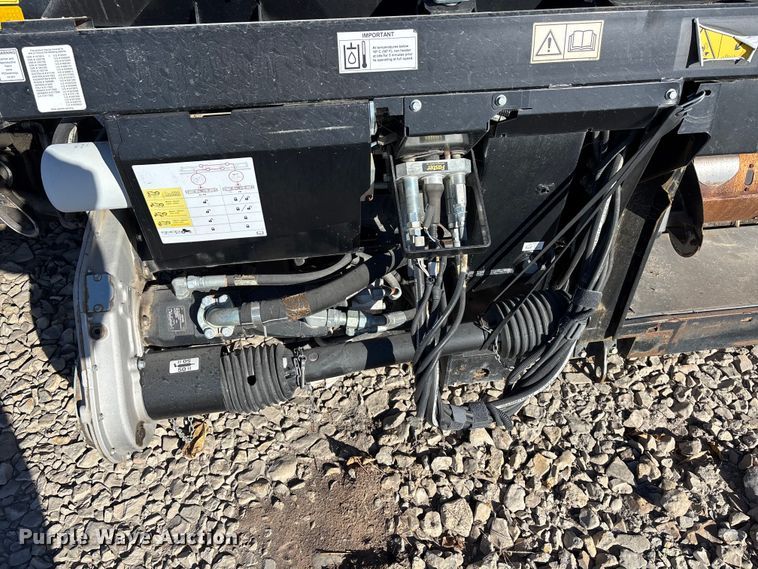 image for item DK0135 2021 MacDon FD140 flex draper head