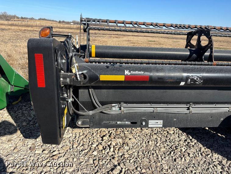 image for item DK0135 2021 MacDon FD140 flex draper head