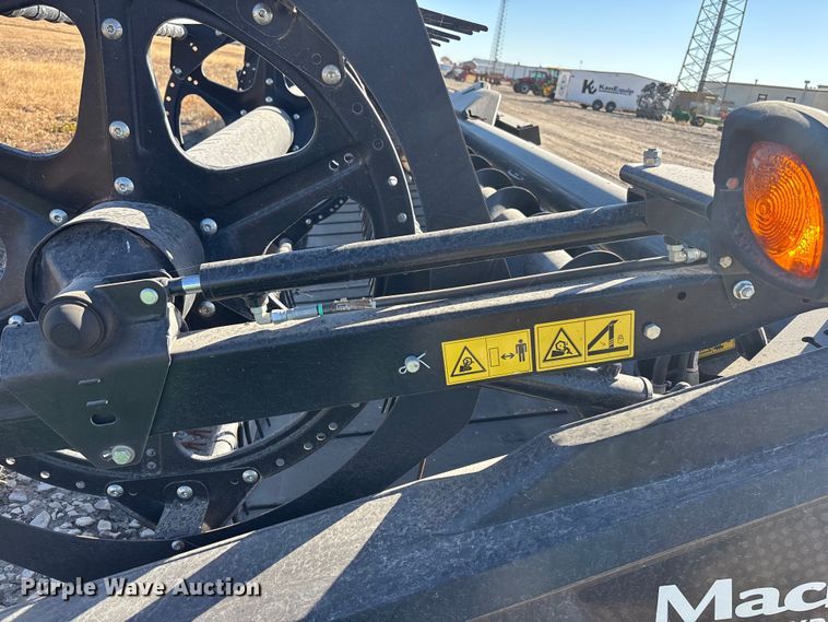 image for item DK0135 2021 MacDon FD140 flex draper head