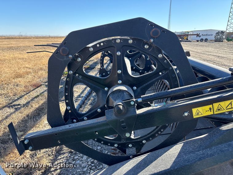 image for item DK0135 2021 MacDon FD140 flex draper head