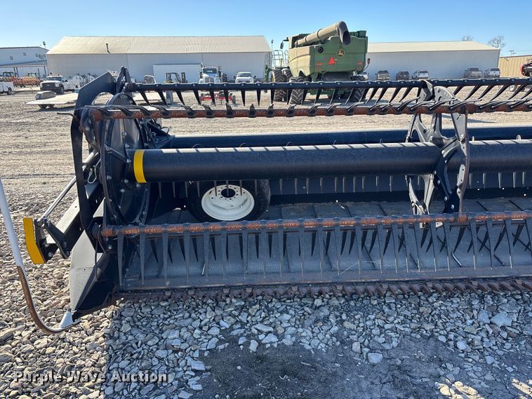 image for item DK0135 2021 MacDon FD140 flex draper head