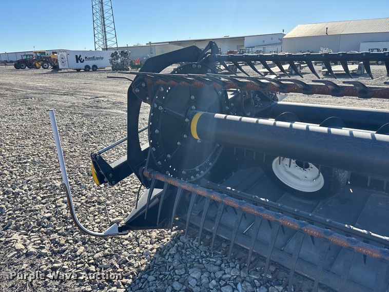 image for item DK0135 2021 MacDon FD140 flex draper head