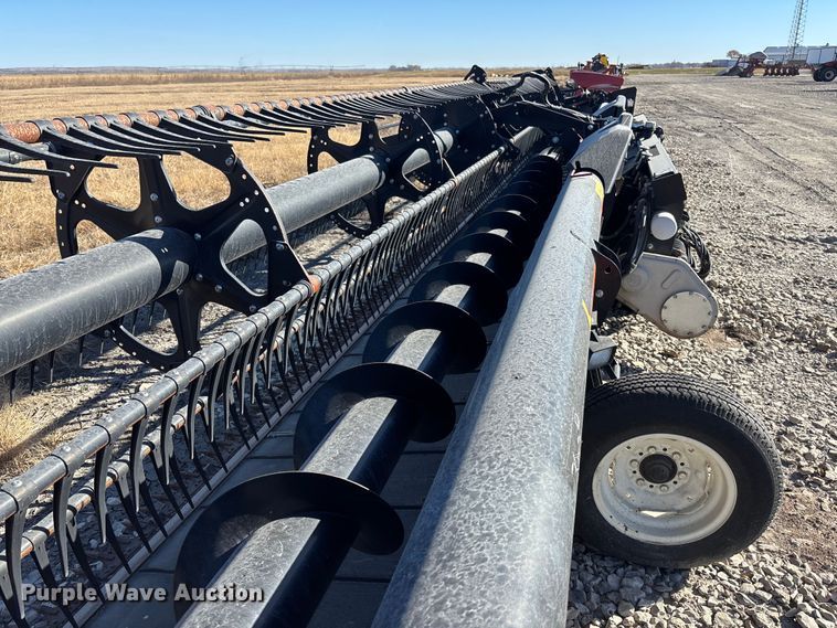 image for item DK0135 2021 MacDon FD140 flex draper head