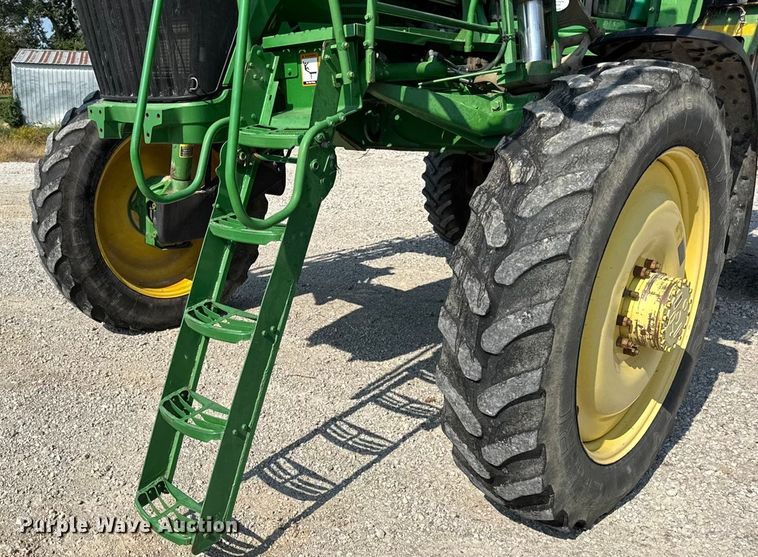 image for item DO2366 2012 John Deere 4730 sprayer