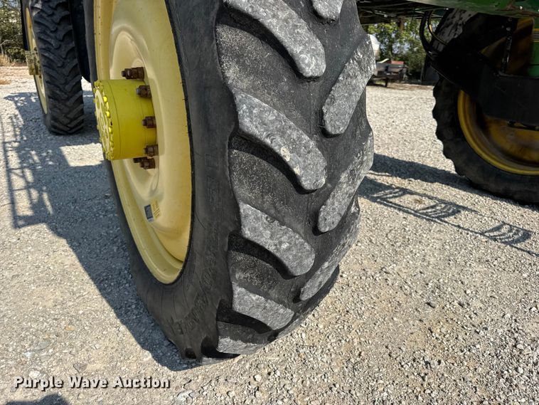 image for item DO2366 2012 John Deere 4730 sprayer